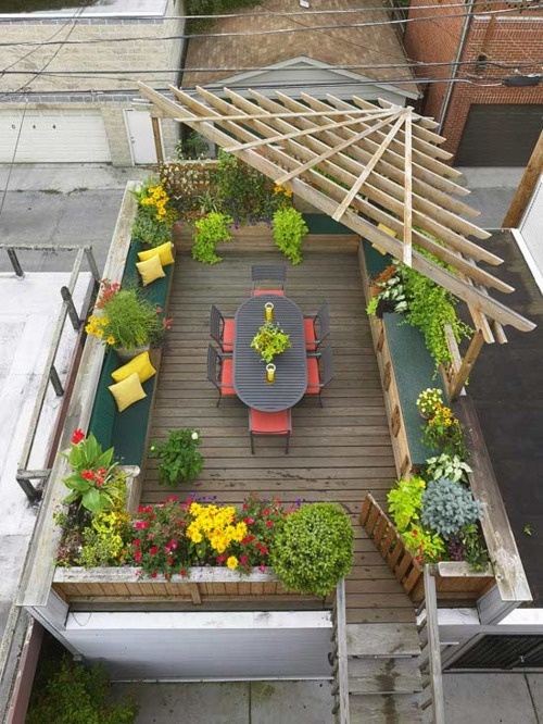 屋顶花园中如何安装防腐木花架-成都青望园林景观设计公司